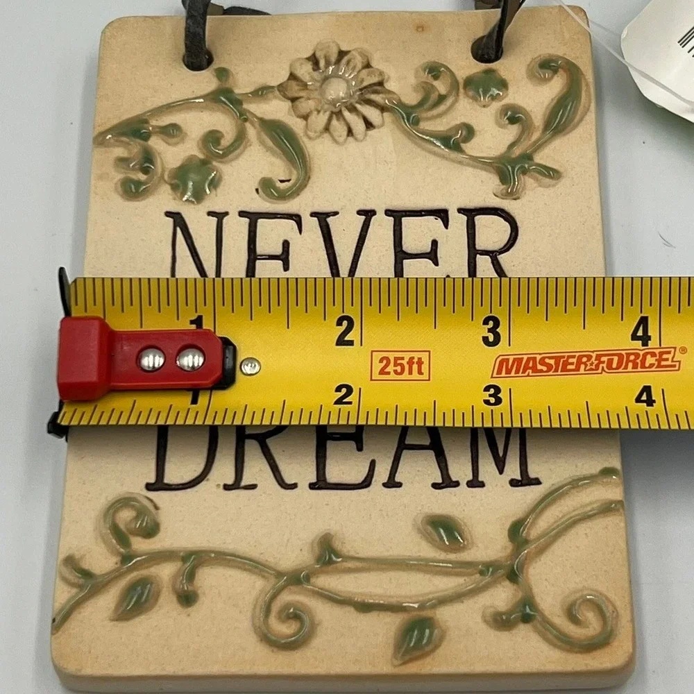 Wall Plaque Unisex OS Cream NWOT Never Let Go‎ Of Your Dream